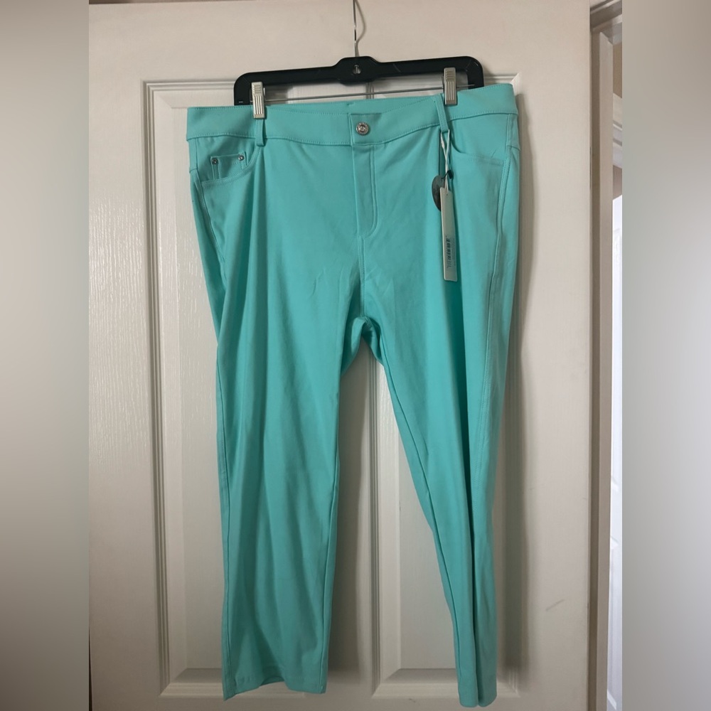 Women's Aqua Capris